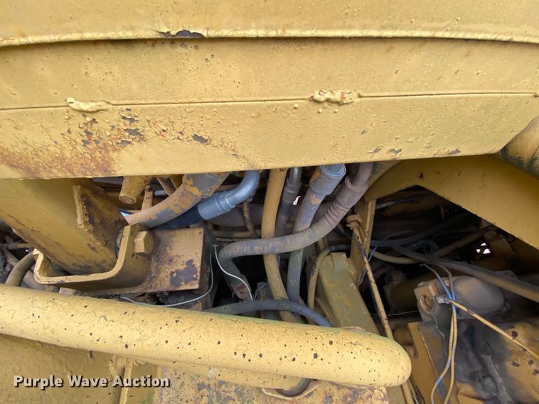 image for item HE9885 1968 Caterpillar J621  elevating scraper