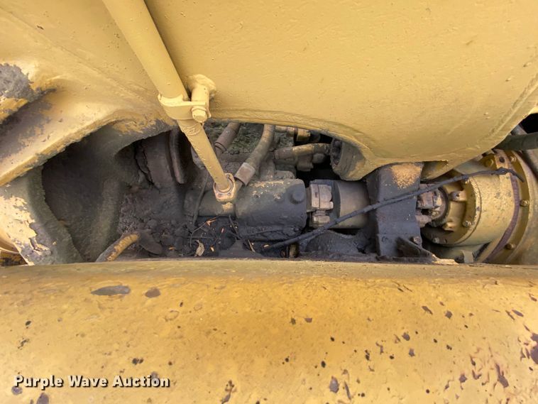 image for item HE9885 1968 Caterpillar J621  elevating scraper