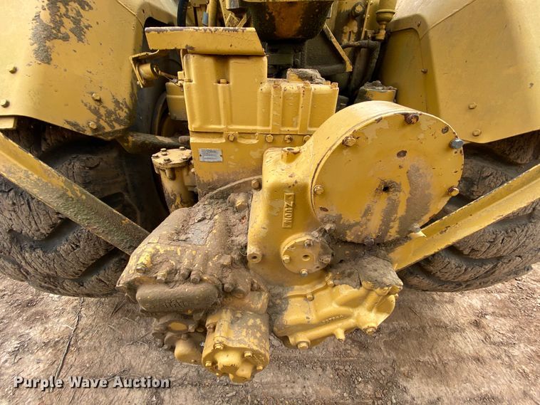 image for item HE9885 1968 Caterpillar J621  elevating scraper