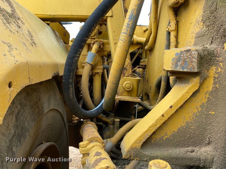 image for item HE9885 1968 Caterpillar J621  elevating scraper