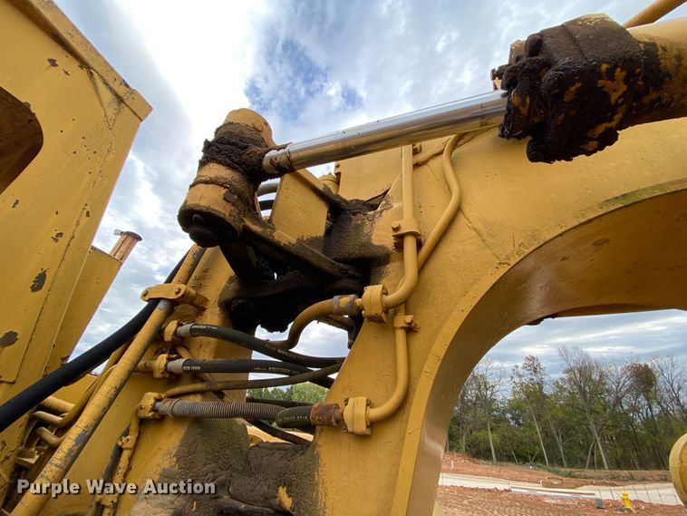 image for item HE9885 1968 Caterpillar J621  elevating scraper