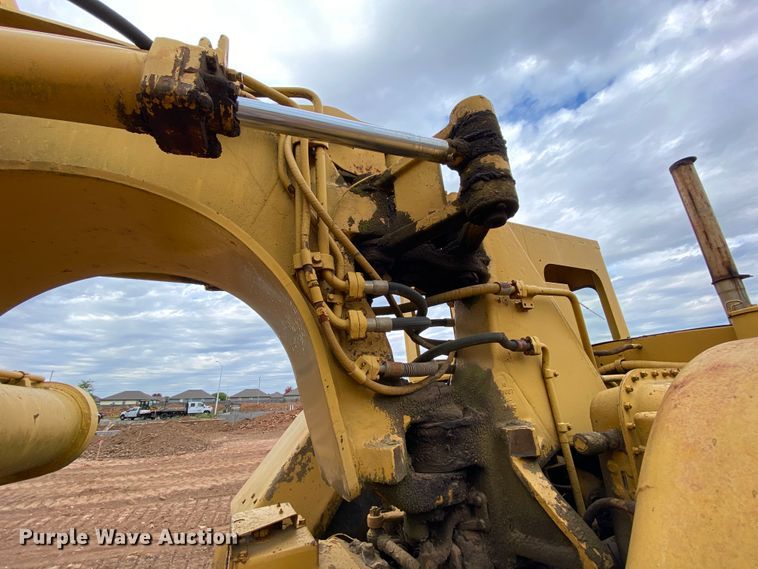 image for item HE9885 1968 Caterpillar J621  elevating scraper