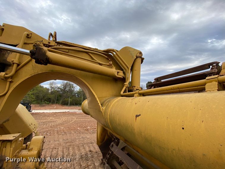 image for item HE9885 1968 Caterpillar J621  elevating scraper