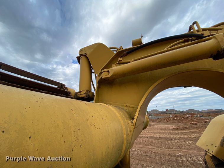 image for item HE9885 1968 Caterpillar J621  elevating scraper