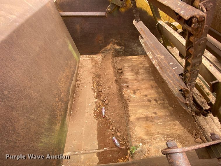 image for item HE9885 1968 Caterpillar J621  elevating scraper