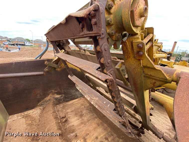 image for item HE9885 1968 Caterpillar J621  elevating scraper