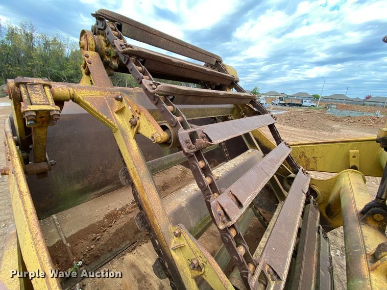 image for item HE9885 1968 Caterpillar J621  elevating scraper