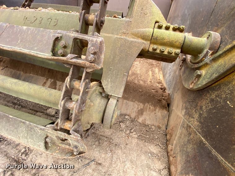 image for item HE9885 1968 Caterpillar J621  elevating scraper