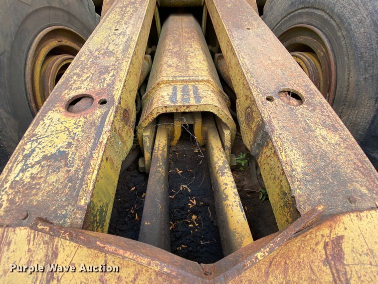 image for item HE9885 1968 Caterpillar J621  elevating scraper