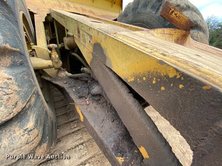 image for item HE9885 1968 Caterpillar J621  elevating scraper