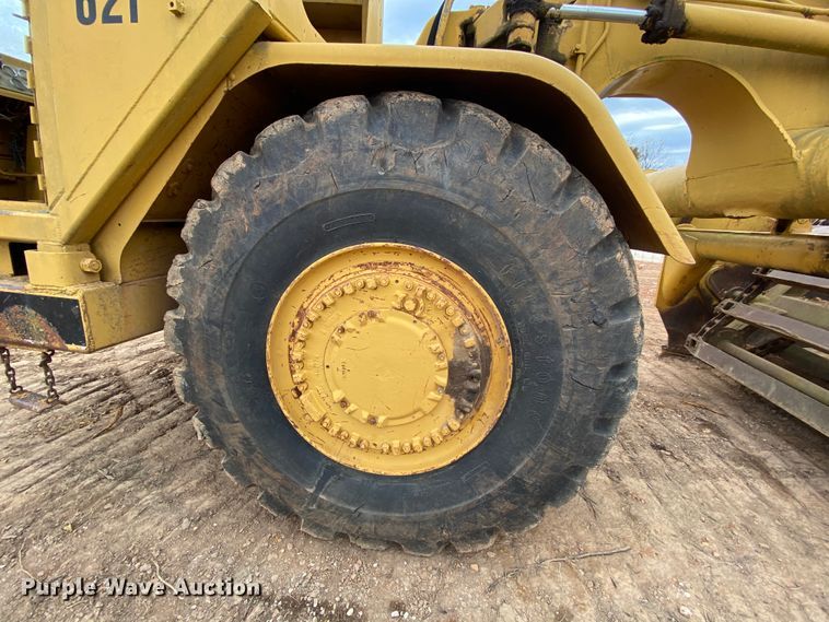image for item HE9885 1968 Caterpillar J621  elevating scraper