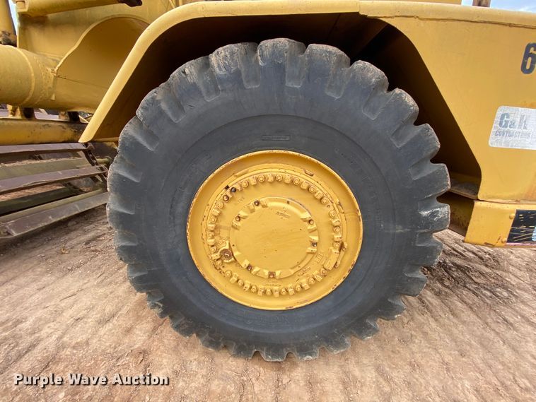 image for item HE9885 1968 Caterpillar J621  elevating scraper