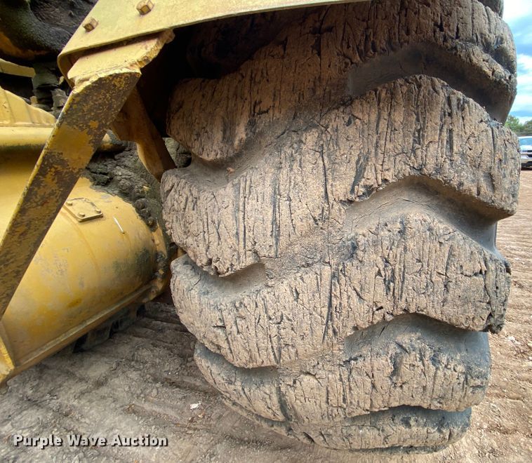 image for item HE9885 1968 Caterpillar J621  elevating scraper