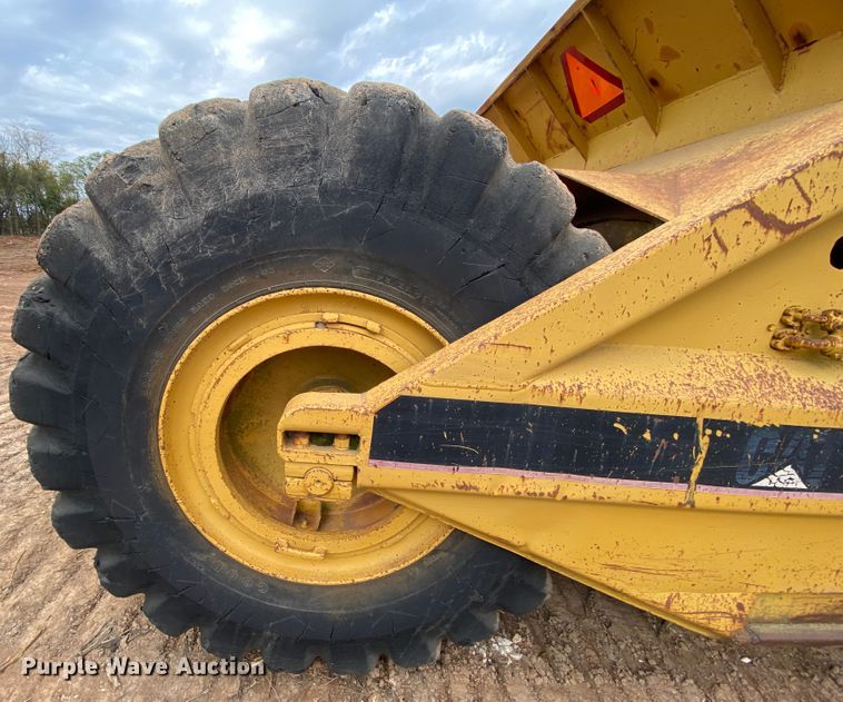 image for item HE9885 1968 Caterpillar J621  elevating scraper