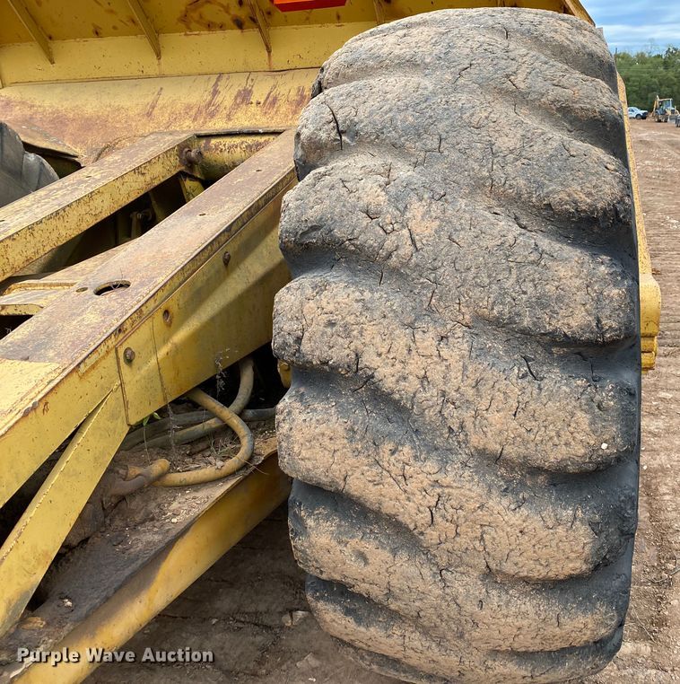image for item HE9885 1968 Caterpillar J621  elevating scraper