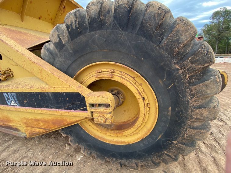 image for item HE9885 1968 Caterpillar J621  elevating scraper