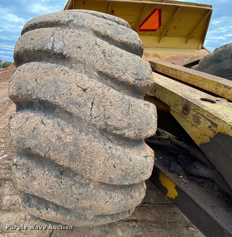 image for item HE9885 1968 Caterpillar J621  elevating scraper