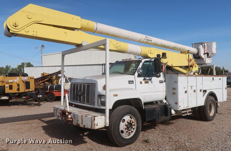 image for item HJ9307 2000 Chevrolet C8500  bucket truck