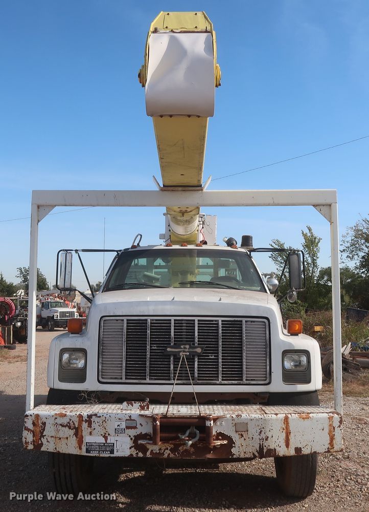 image for item HJ9307 2000 Chevrolet C8500  bucket truck