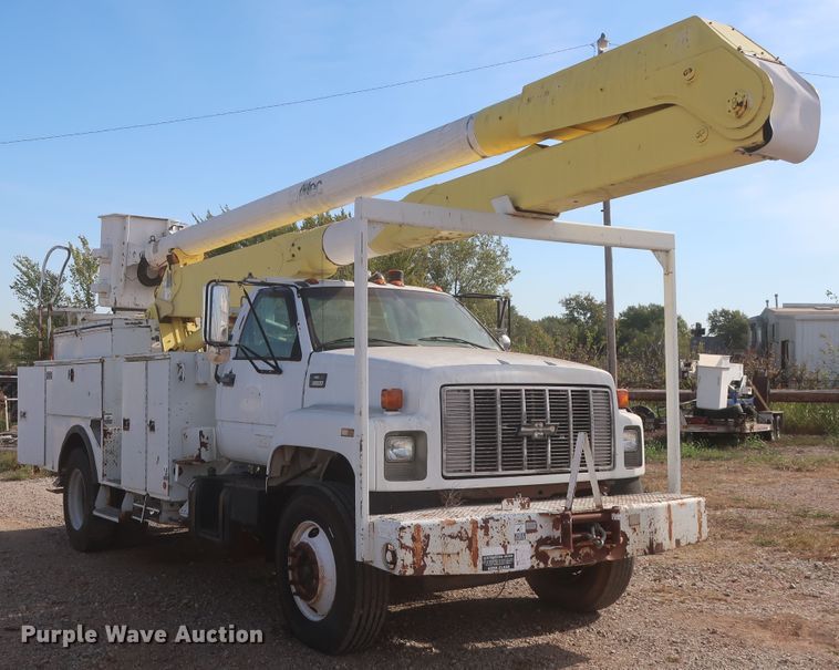 image for item HJ9307 2000 Chevrolet C8500  bucket truck