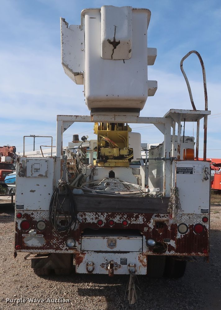 image for item HJ9307 2000 Chevrolet C8500  bucket truck