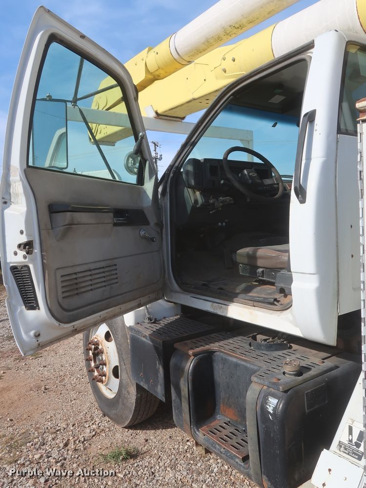 image for item HJ9307 2000 Chevrolet C8500  bucket truck