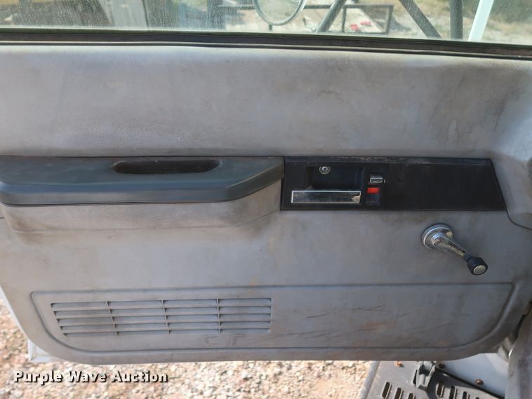 image for item HJ9307 2000 Chevrolet C8500  bucket truck