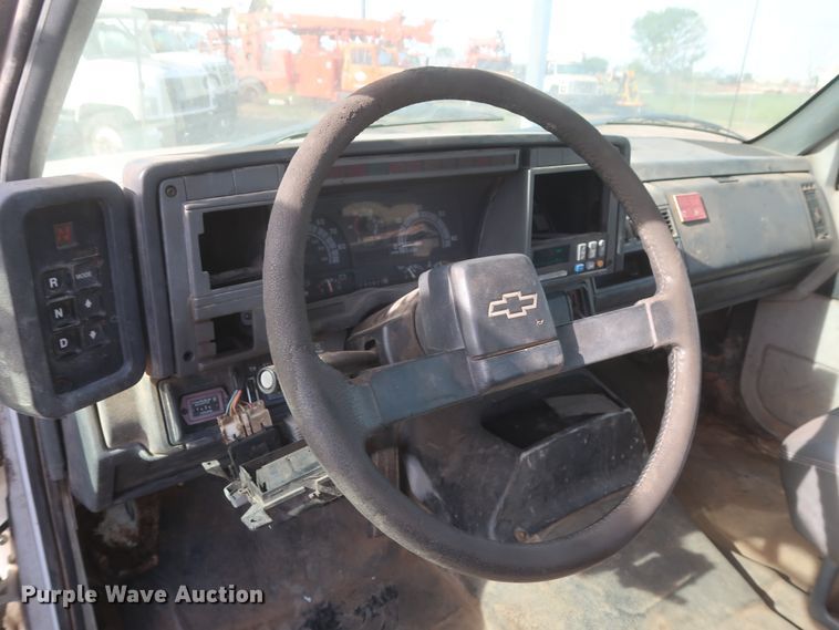 image for item HJ9307 2000 Chevrolet C8500  bucket truck