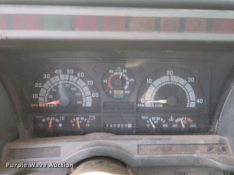 image for item HJ9307 2000 Chevrolet C8500  bucket truck