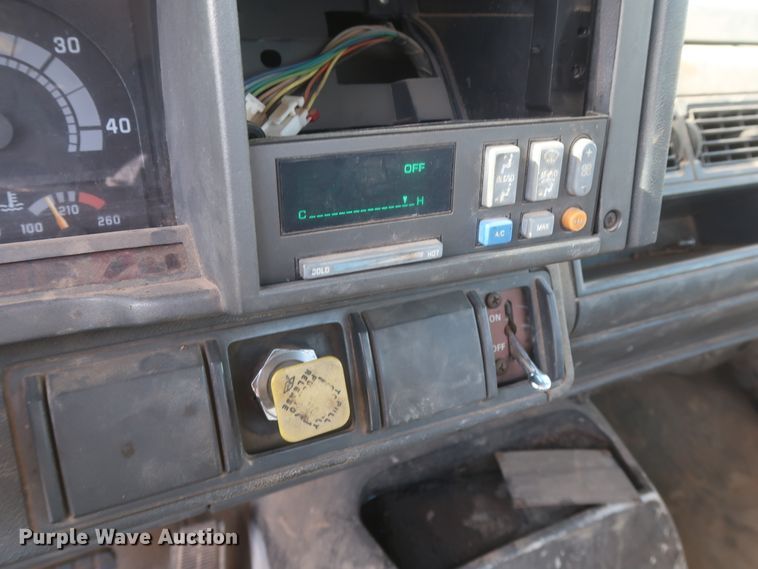 image for item HJ9307 2000 Chevrolet C8500  bucket truck