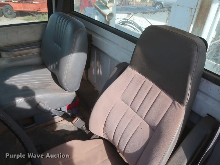 image for item HJ9307 2000 Chevrolet C8500  bucket truck