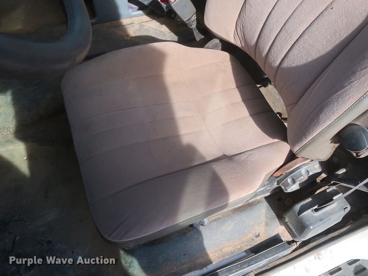 image for item HJ9307 2000 Chevrolet C8500  bucket truck