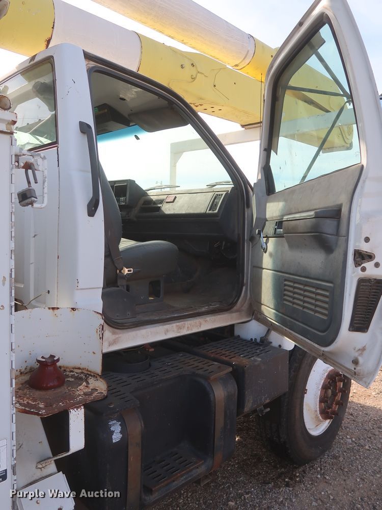 image for item HJ9307 2000 Chevrolet C8500  bucket truck