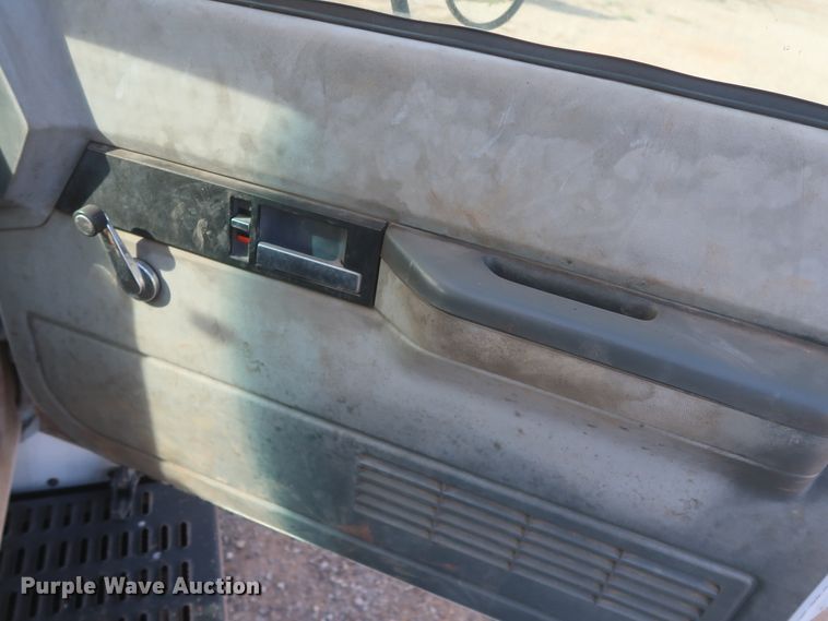 image for item HJ9307 2000 Chevrolet C8500  bucket truck