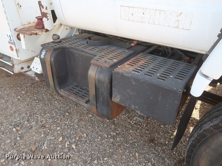 image for item HJ9307 2000 Chevrolet C8500  bucket truck