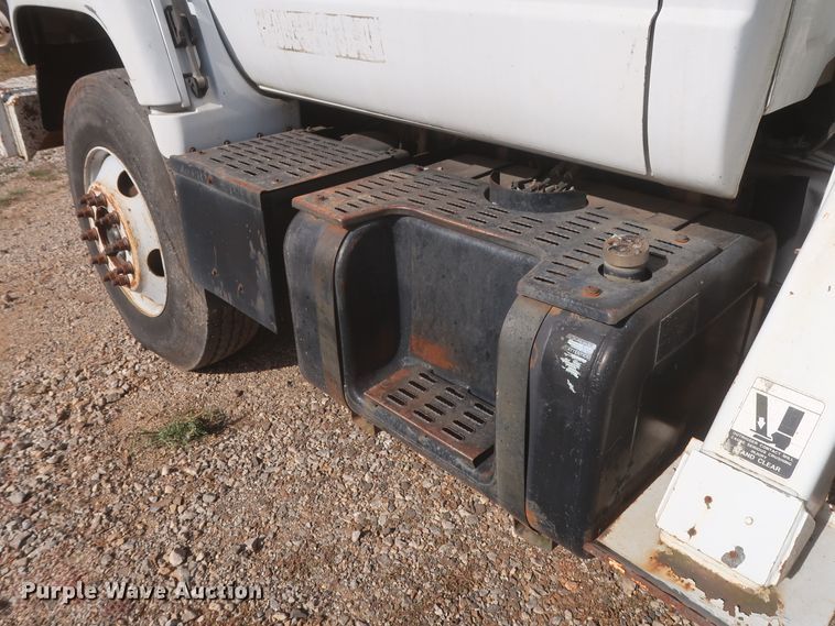 image for item HJ9307 2000 Chevrolet C8500  bucket truck