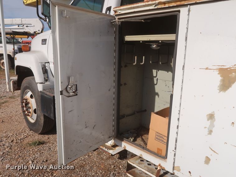 image for item HJ9307 2000 Chevrolet C8500  bucket truck