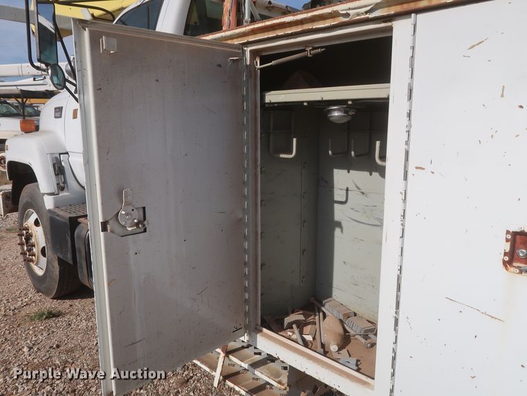 image for item HJ9307 2000 Chevrolet C8500  bucket truck