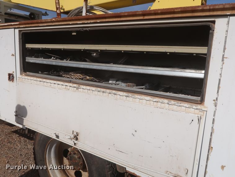 image for item HJ9307 2000 Chevrolet C8500  bucket truck