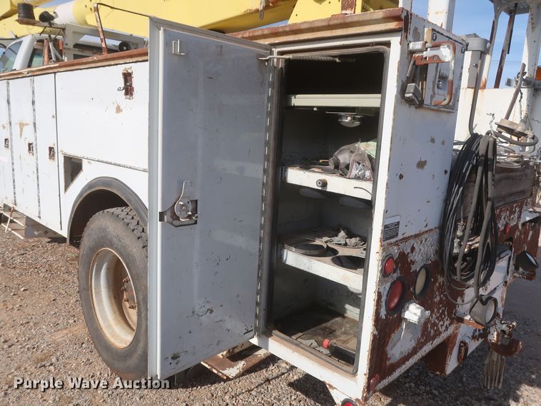 image for item HJ9307 2000 Chevrolet C8500  bucket truck