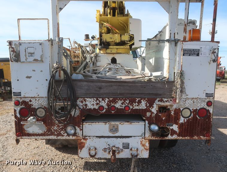 image for item HJ9307 2000 Chevrolet C8500  bucket truck