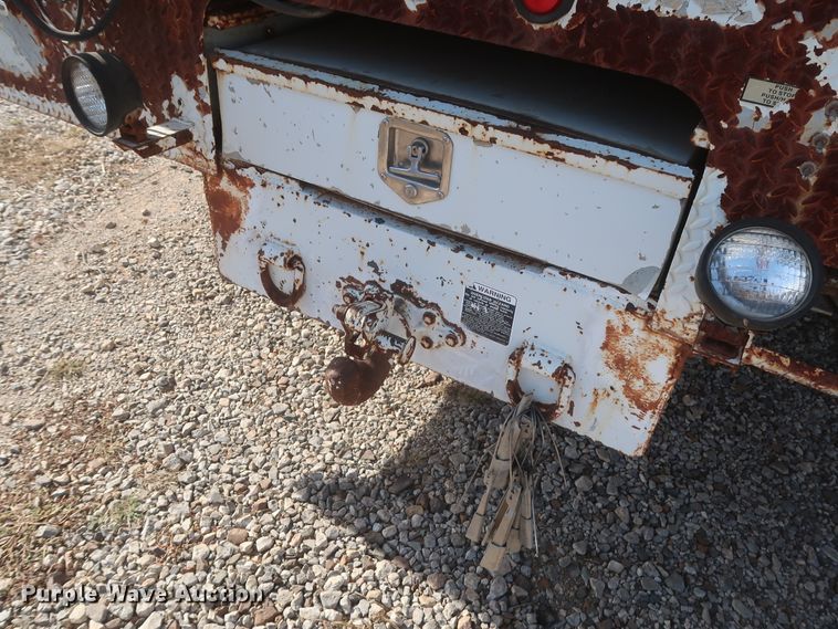 image for item HJ9307 2000 Chevrolet C8500  bucket truck