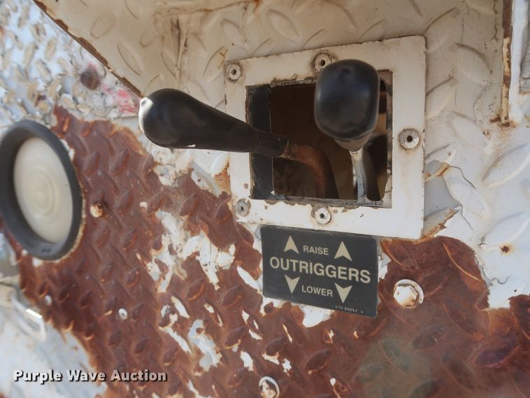 image for item HJ9307 2000 Chevrolet C8500  bucket truck