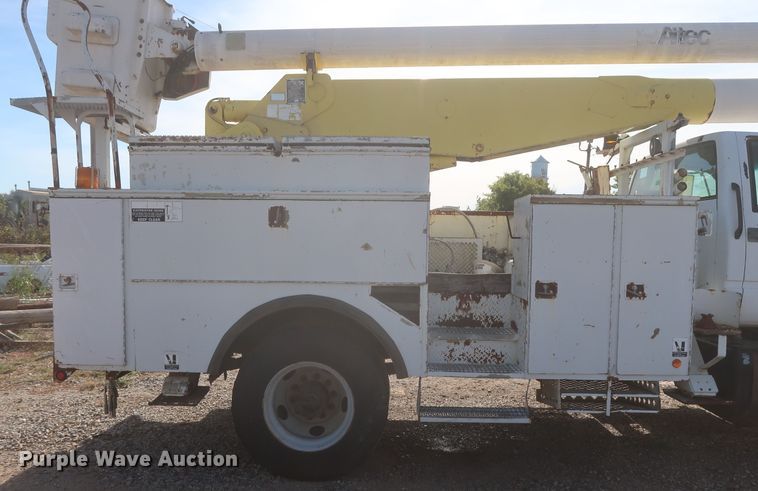 image for item HJ9307 2000 Chevrolet C8500  bucket truck