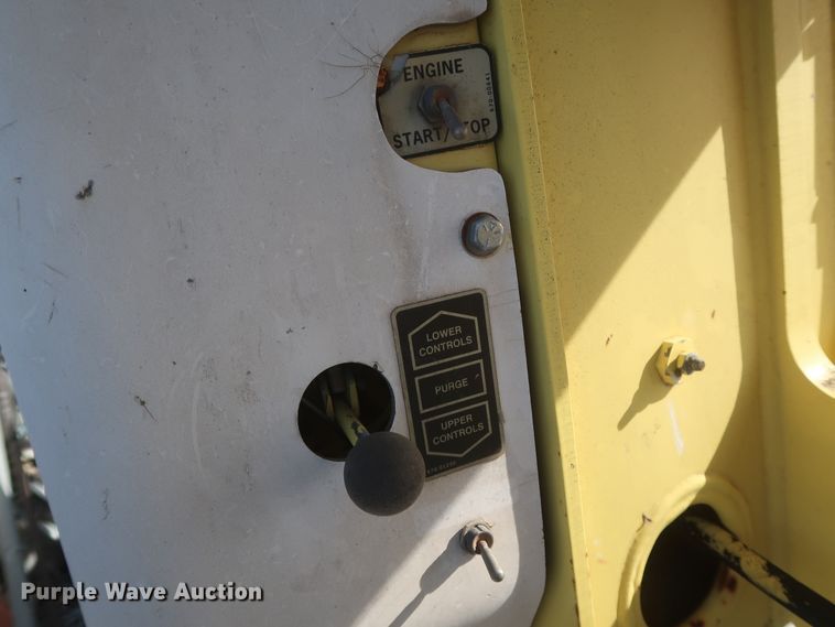 image for item HJ9307 2000 Chevrolet C8500  bucket truck