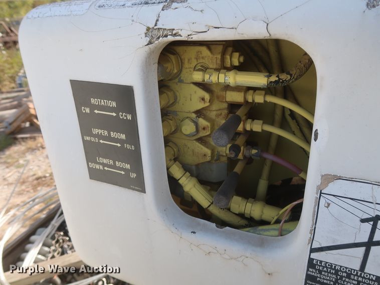 image for item HJ9307 2000 Chevrolet C8500  bucket truck