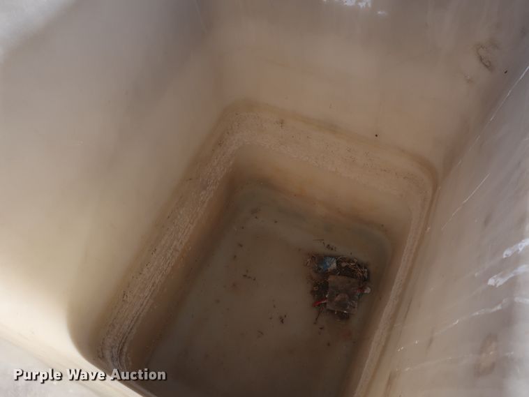 image for item HJ9307 2000 Chevrolet C8500  bucket truck