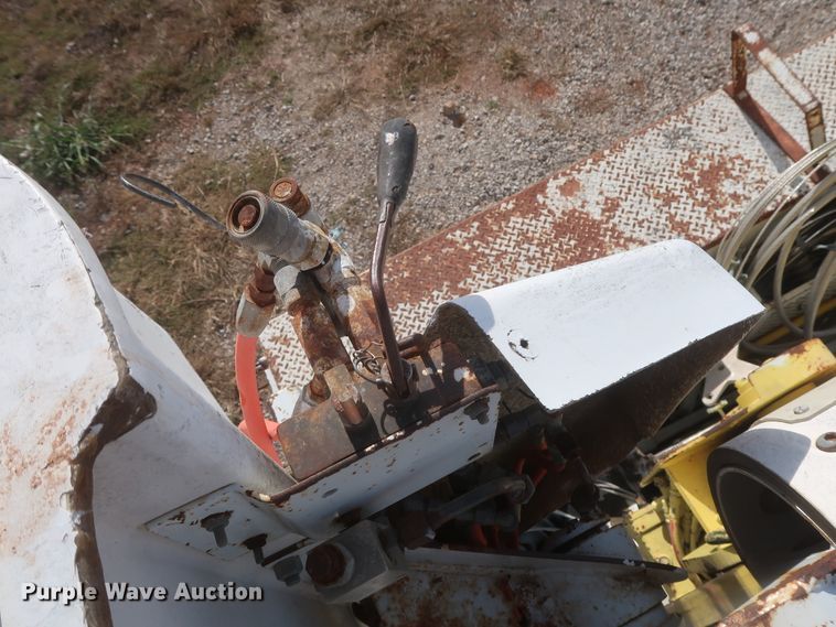 image for item HJ9307 2000 Chevrolet C8500  bucket truck