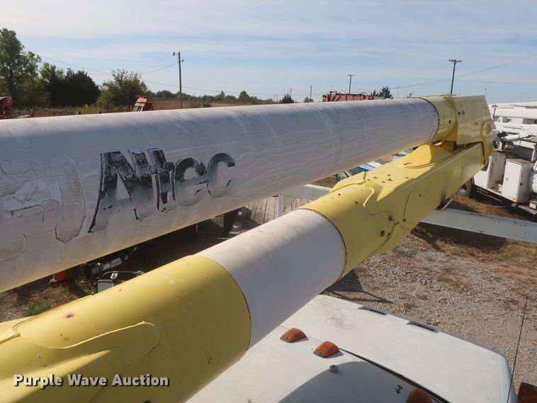 image for item HJ9307 2000 Chevrolet C8500  bucket truck