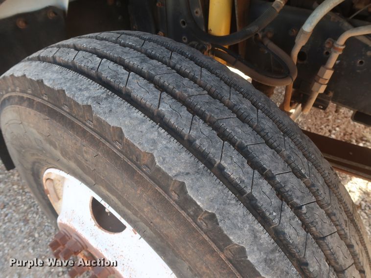 image for item HJ9307 2000 Chevrolet C8500  bucket truck